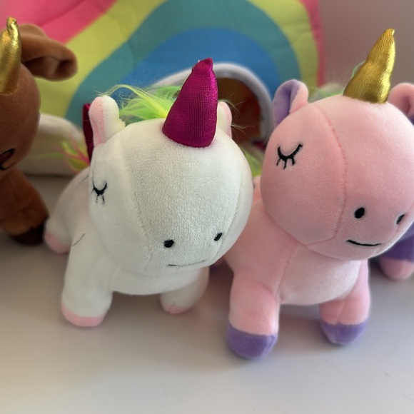 PIXIE CRUSH Plush Snug a Babies Toys & Rainbow Carry Case - Picture 6 of 9